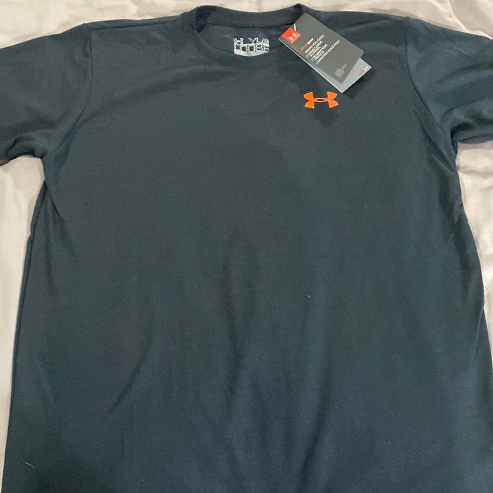 Boys YLG Under Armour black T-Shirt heat gear